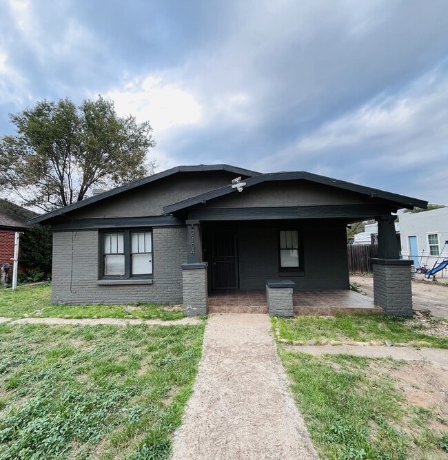 Primary Photo - 2104 20th St