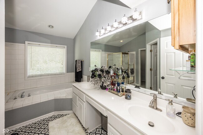 Building Photo - 5889 Pebblestream Dr