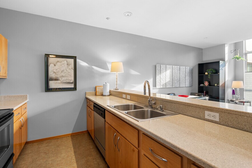 Building Photo - 1125 NW 9th Ave