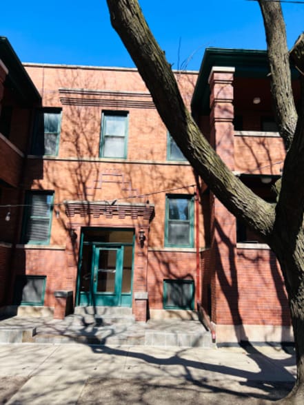 Building Photo - 2118 W Warner Ave