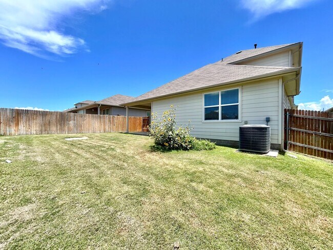 Building Photo - Bright and Spacious 4/BR 3/BA Home with Pr...