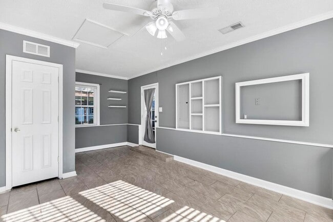 Building Photo - An adorable home! Pets Welcome!