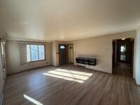 Building Photo - COZY 3 BEDROOM W/ SPACIOUS BACKYARD