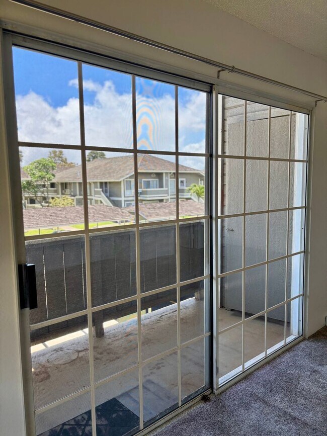 Building Photo - Studio, 1 Bath Apartment with 1 Assigned P...