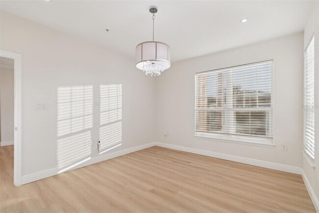 Building Photo - 5000 Culbreath Key Way