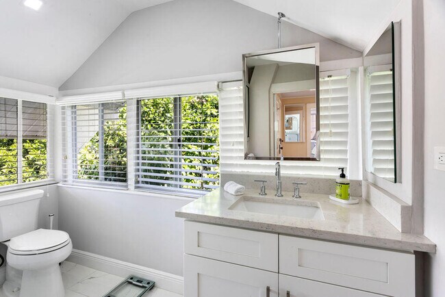 Building Photo - 141 Australian Ave