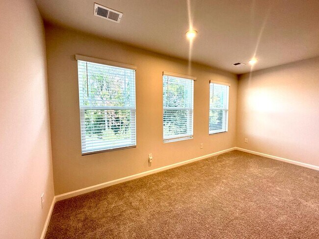Building Photo - 12003 Gambrell Dr