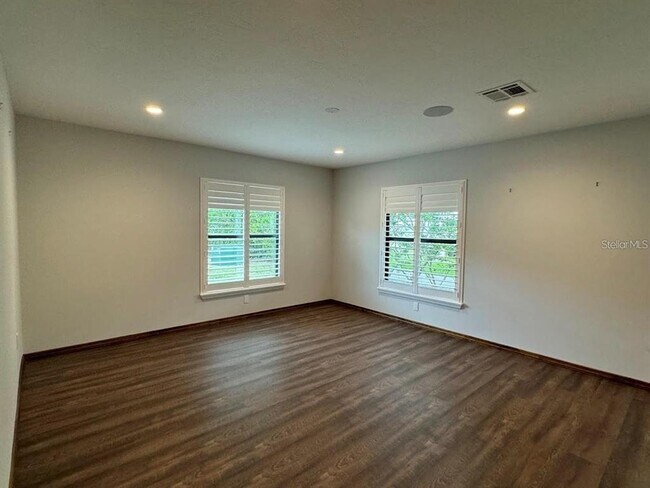 Building Photo - 5033 Vivienda Way