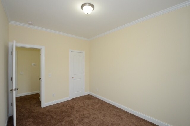 Building Photo - Beautiful 2-story home