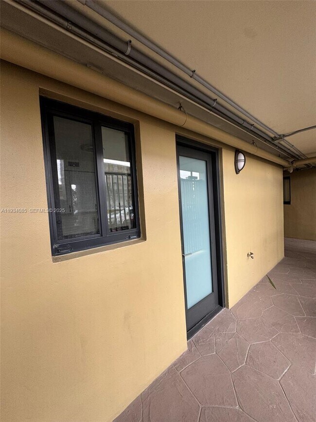 Building Photo - 301 Golden Isles Dr