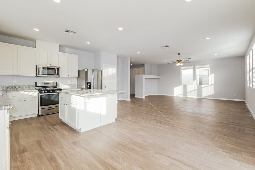 Building Photo - 3029 E Gannon Ridge Ave