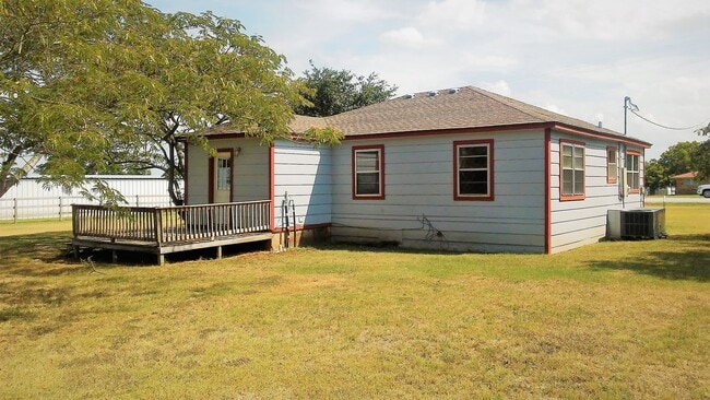 Building Photo - 15585 TX-36