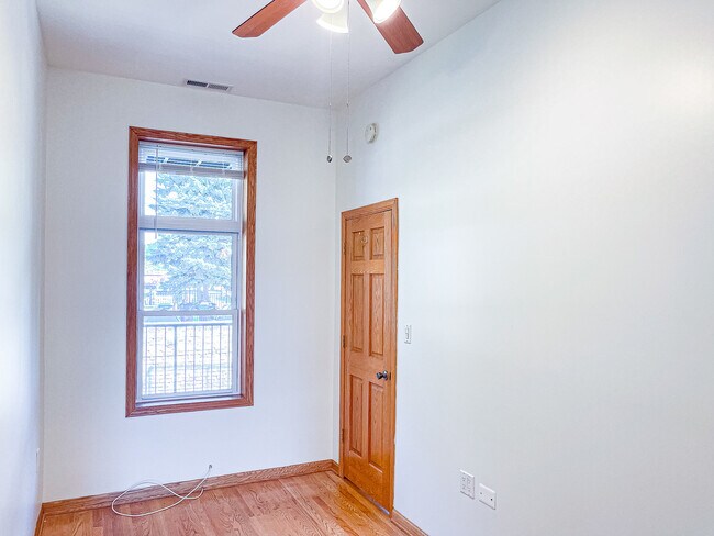 Building Photo - 1144 W 17th St