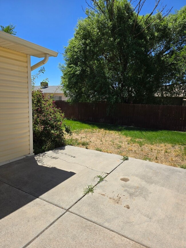 Building Photo - Nestled 3 bedroom, 2 bathroom in Fruitvale area