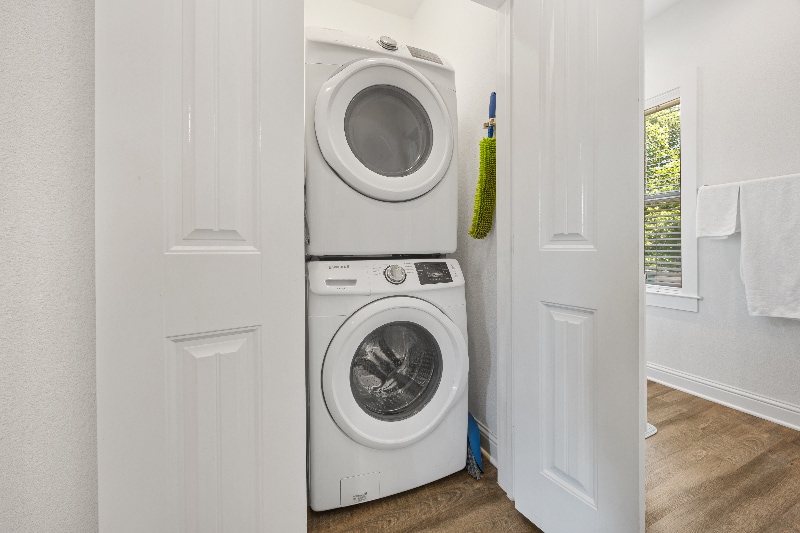 Building Photo - 600 Barnes St