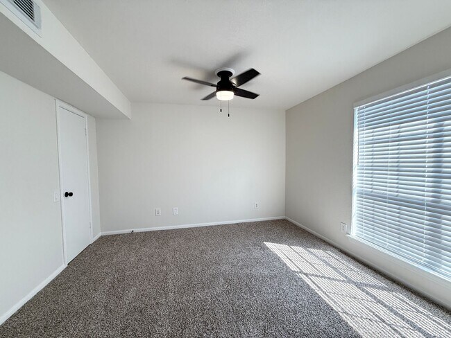 Building Photo - 1860 White Oak Dr