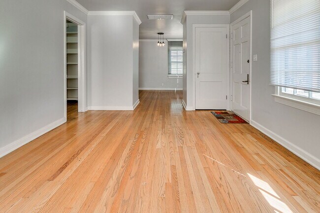 Building Photo - 3713 N Lee Ave