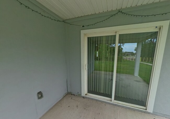 Building Photo - 70409 Winding River Dr
