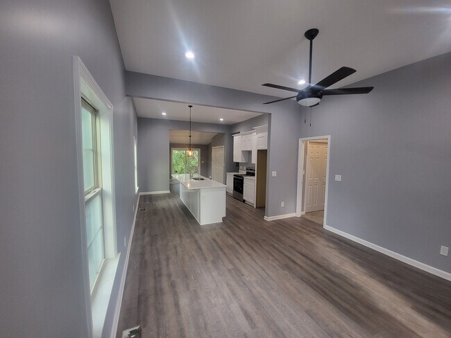 Building Photo - 1109 Windsor St SW