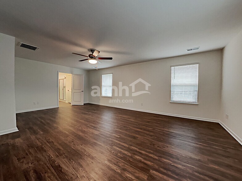 Building Photo - 5038 Twin River Dr