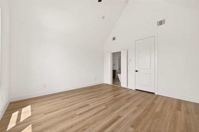 Building Photo - 7422 Maxroy St
