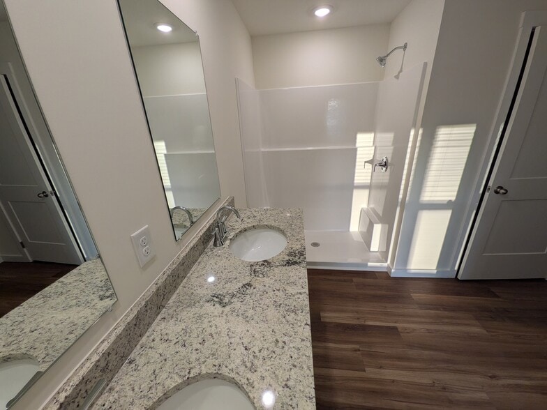 Building Photo - 8483 Bright Water Dr