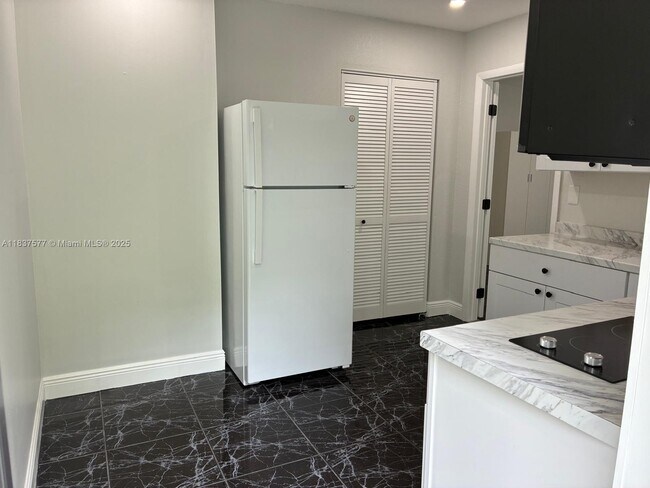 Building Photo - 16304 SW 103rd Ct
