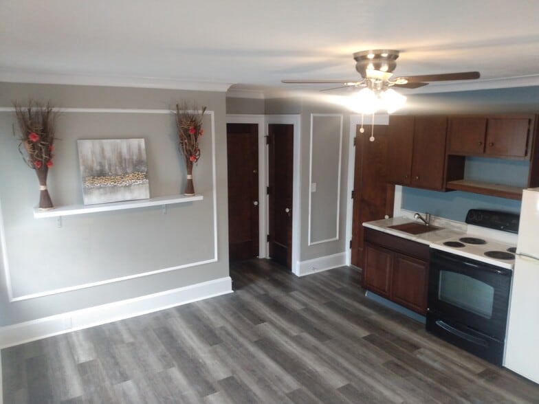 Building Photo - 331 5th St