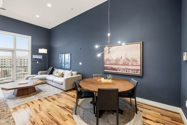 Building Photo - U St Penthouse