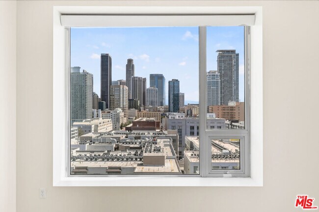 Building Photo - 1050 S Grand Ave