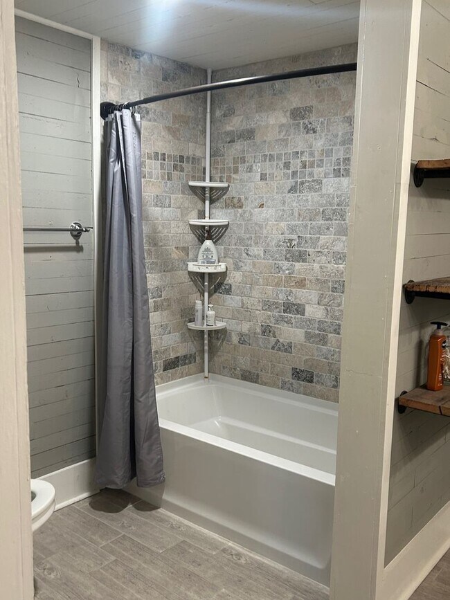 Building Photo - Beautiful Home Heart of Hartselle