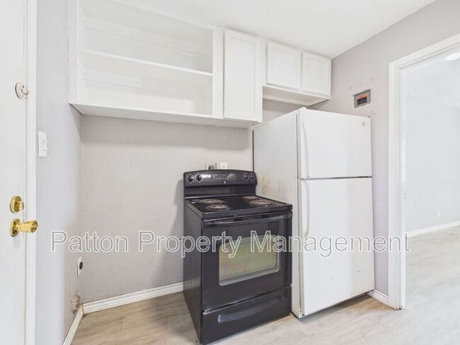 Building Photo - 3010 Westhaven Dr