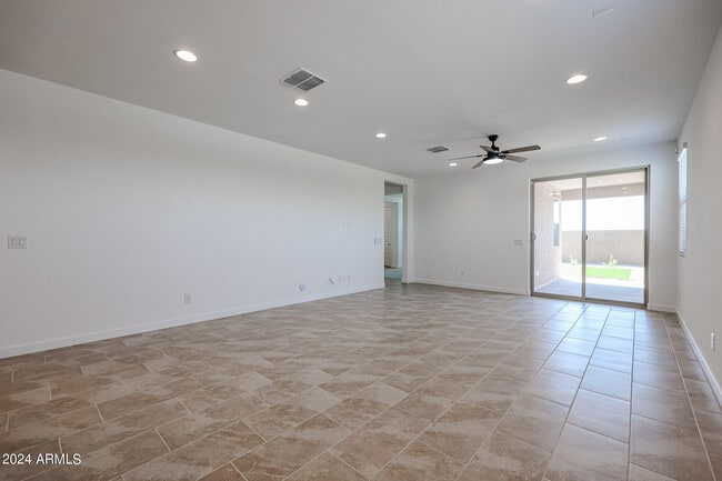 Building Photo - 2071 W Bramble Berry Ln