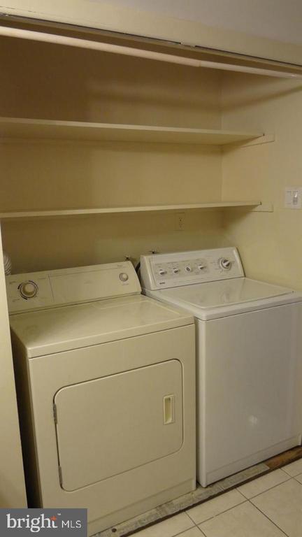 Building Photo - 430 Girard St