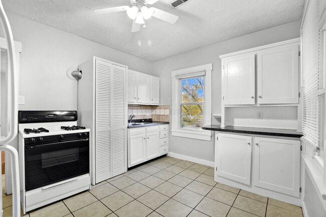 Building Photo - 724 Brookline Ave