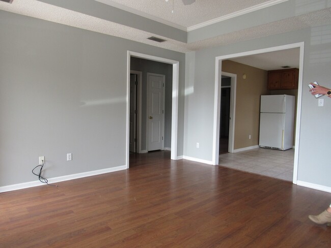 Building Photo - 2 Bedroom in Chadwyck Place