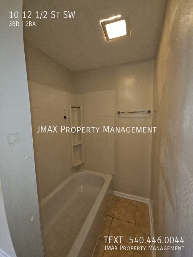 Building Photo - 10-12 1/2 12 1/2 St