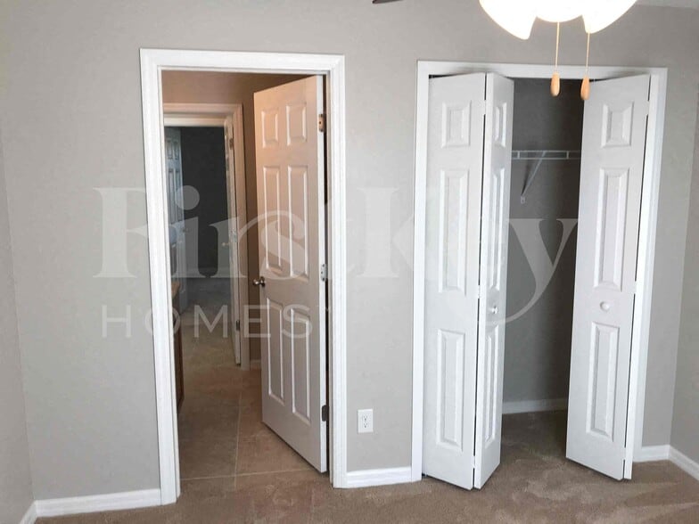 Building Photo - 2512 NW 24th Terrace