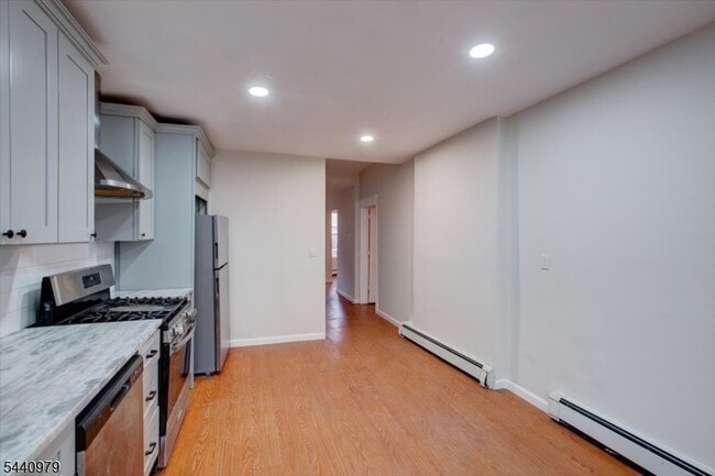 Building Photo - 163 Greenwood Ave
