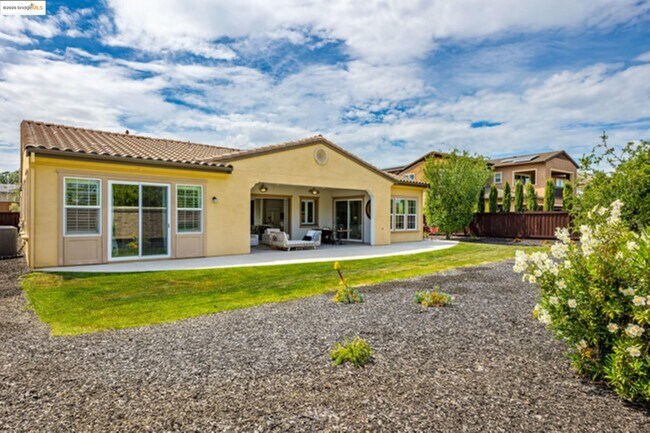 Building Photo - 2258 Reserve Dr