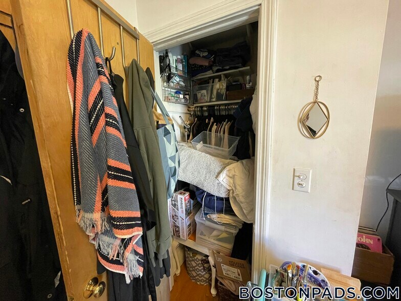 Building Photo - 66 Brooks St