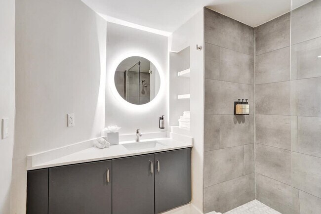 Building Photo - 2889 McFarlane Rd