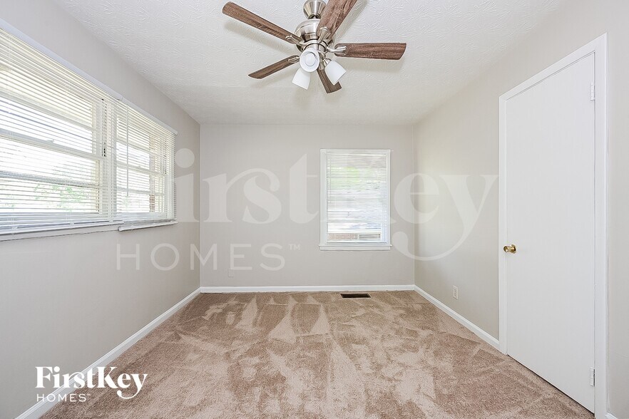 Building Photo - 5632 Cypress Dr