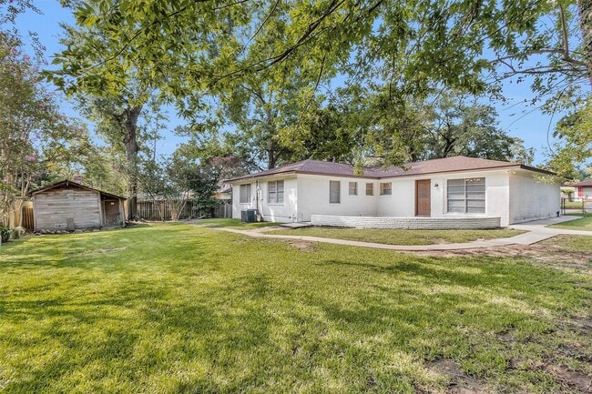 Building Photo - 1510 N San Jacinto St
