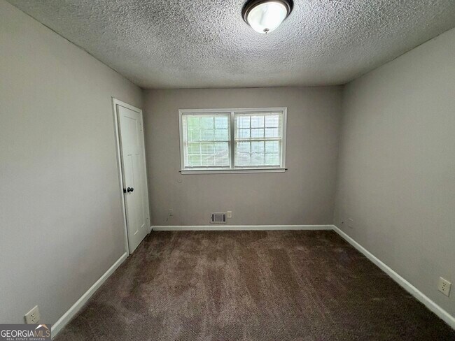 Building Photo - 5776 Windermere Ct