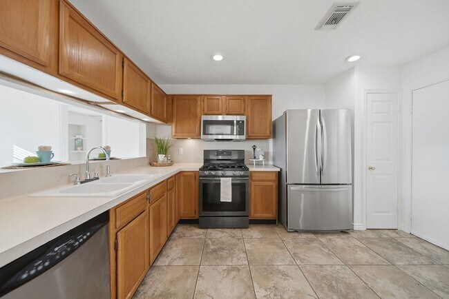 Building Photo - 2805 Pickett Dr