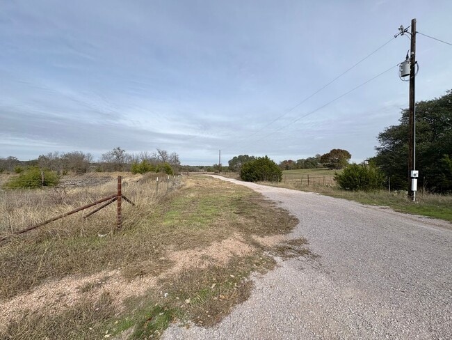 Building Photo - **APPLICATION RECEIVED**  *AVAILABLE NOW* An absolute must see!  5 bedrooms, 3 baths in Burnet, TX.