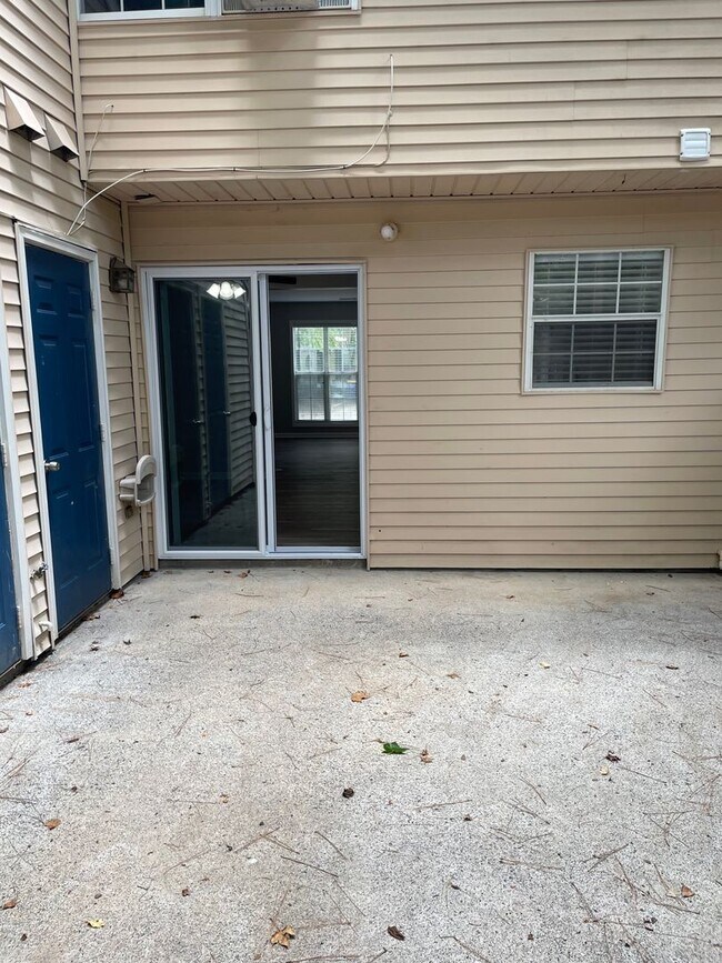 Building Photo - Remodeled Updated Townhome in Great Kennesaw Location! Near Kennesaw State University, Interstate...