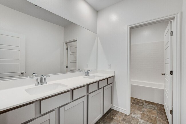 Building Photo - Single Story 3 Bedroom Home in Henderson!