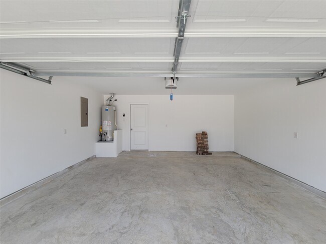 Building Photo - 3038 Pensacola Dr